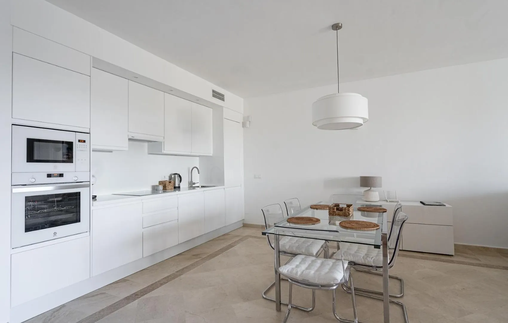 Front-Line Garden Apartment In Palm Beach, Марбелья 0*,  Испания