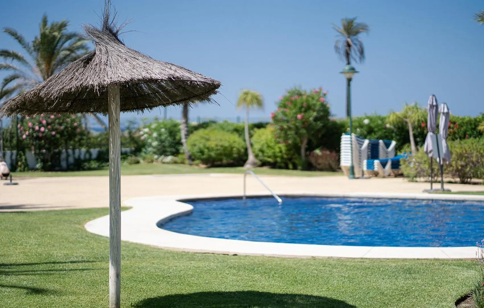 Front-Line Garden Apartment In Palm Beach, Марбелья