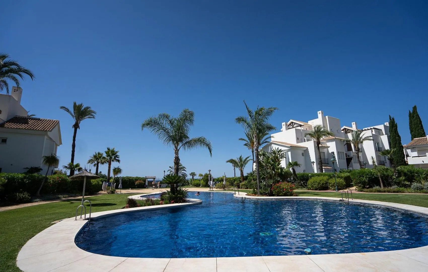 Front-Line Garden Apartment In Palm Beach, Marbella